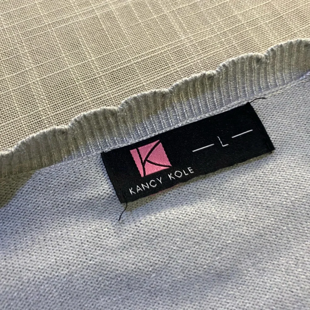 Kancy Kole women’s short sleeve sweater in light grey. Women’s size L - Picture 3 of 16